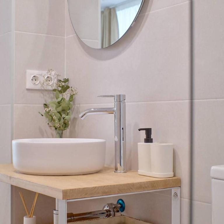 Romantic Suite Roig Arena N1 Virkin Suites - Apartment - 9