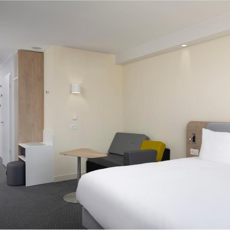 Holiday Inn Express & Suites Sion by IHG - Junior Suite mit Queensize-Bett und Einzelschlafsofa - 3