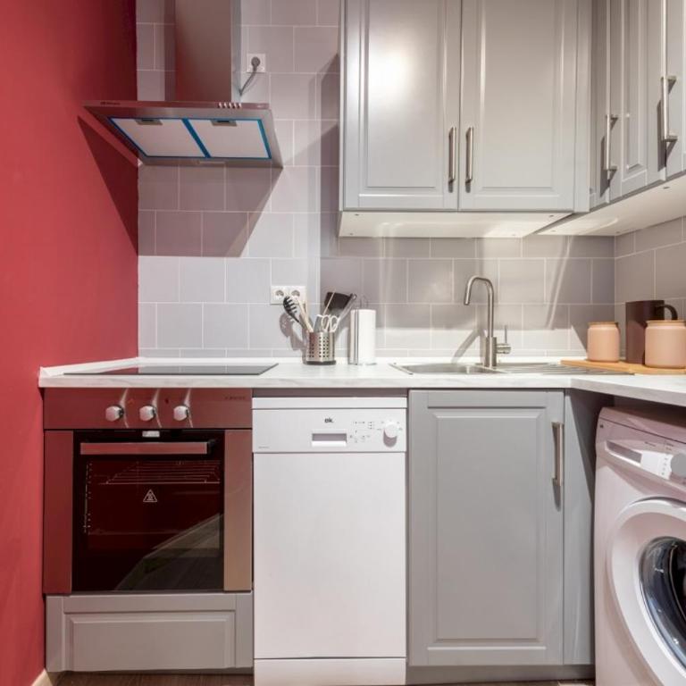 Stylish and Refurbished - 3B 1BT - Lavapies - Three-Bedroom Apartment - 9