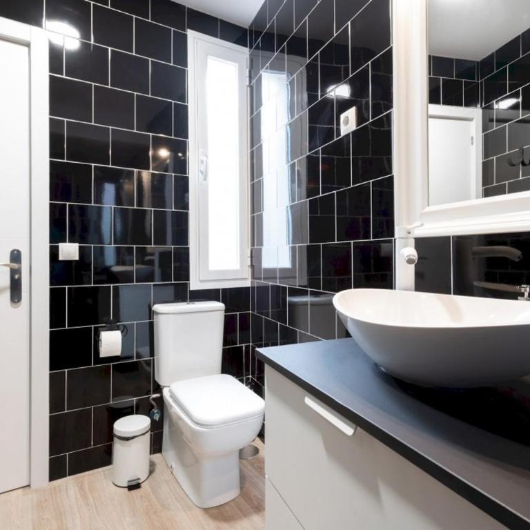 Stylish and Refurbished - 3B 1BT - Lavapies - Three-Bedroom Apartment - 17