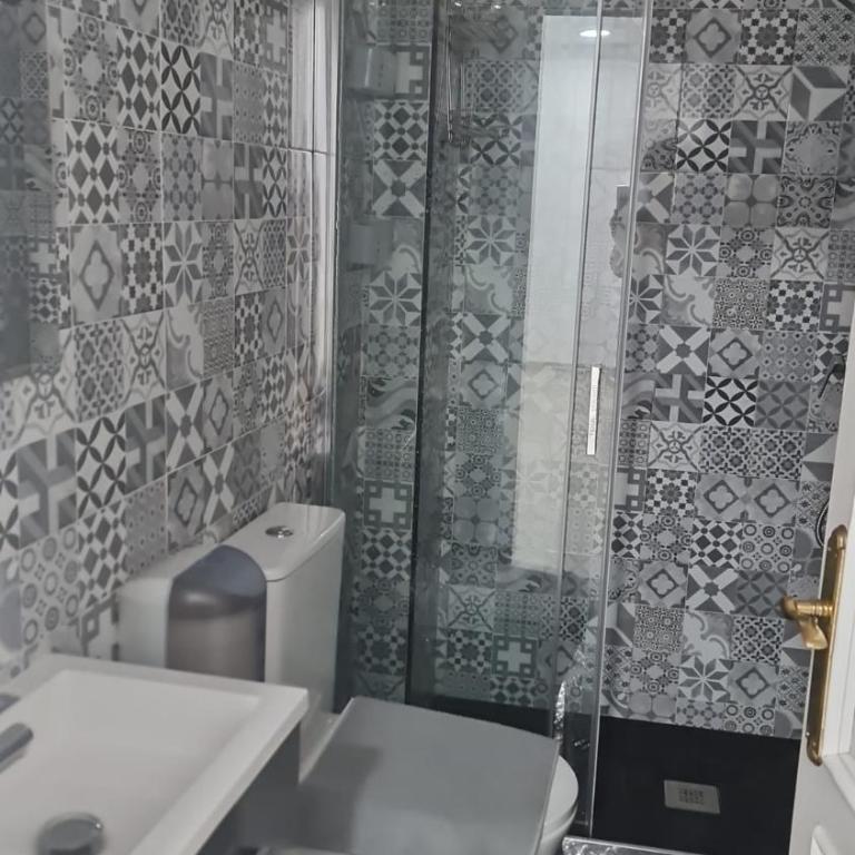 Alojamiento San Martín - Habitación Triple Básica con baño compartido - 4