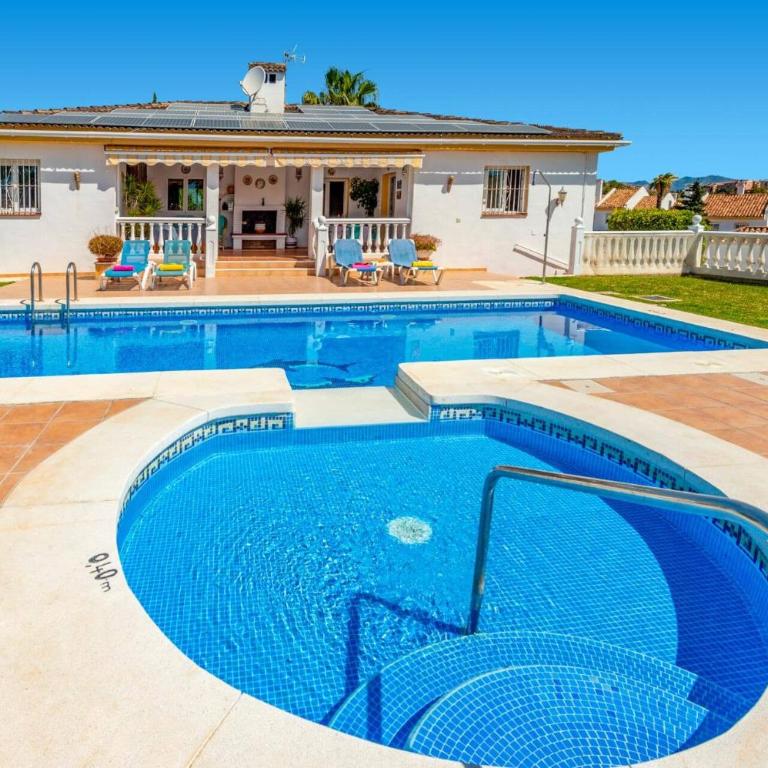 Villa Aran by Villa Plus - Villa - 1