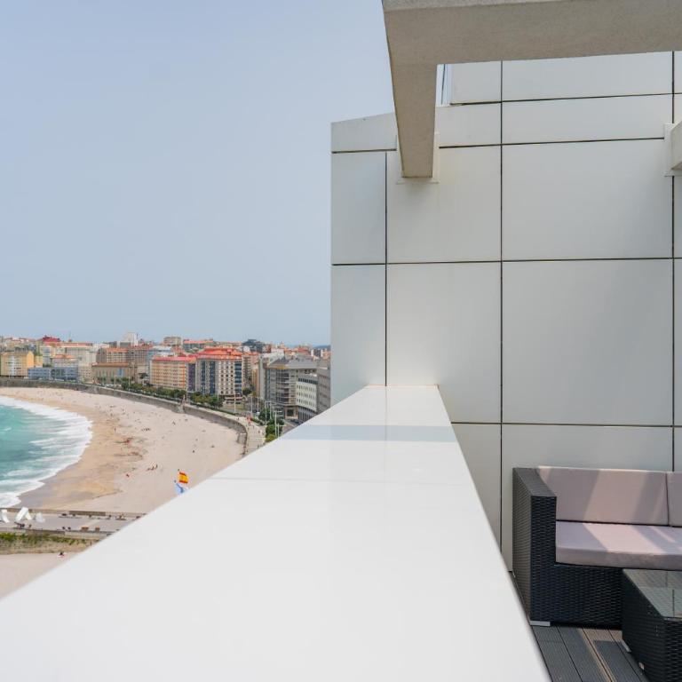 Hotel Riazor - Habitación Doble Deluxe con balcón y vistas al mar - 3