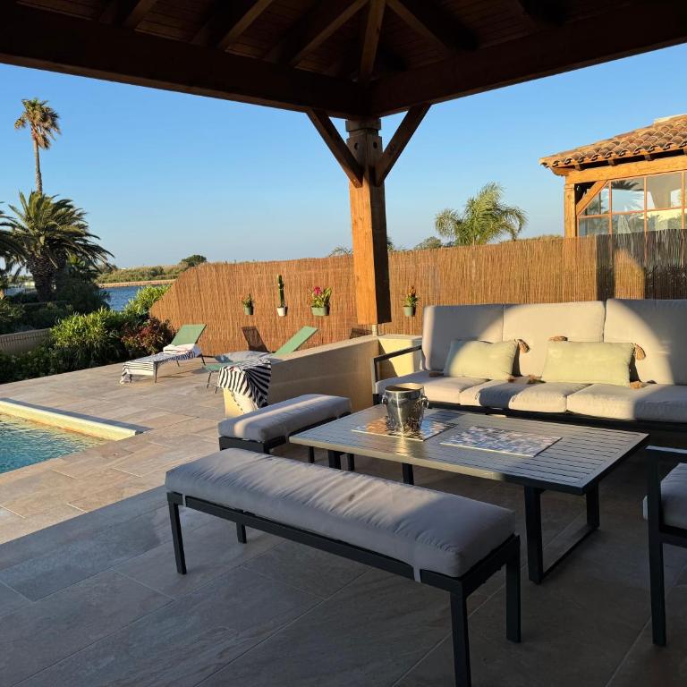 Villa Moana Lagune 4 chambres, 4 salles de bain, piscine privative chauffée à 30 degrés toute l année, balnéo, terrain de pétanque privé, ping-pong - Villa - 3