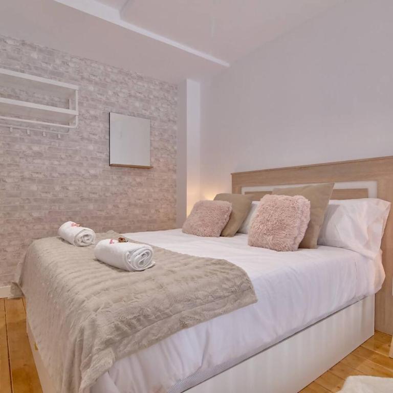 Romantic Suite Roig Arena N10 Virkin Suites - One-Bedroom Apartment - 41