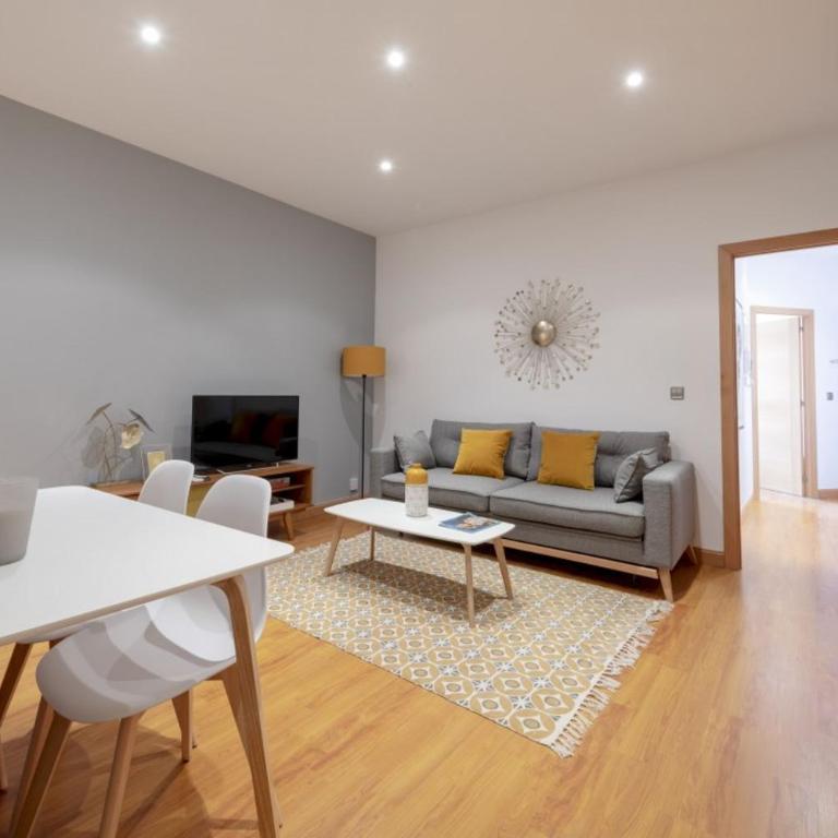 2BD 1BTH furnished - Sol - spacious - Two-Bedroom Apartment - 3