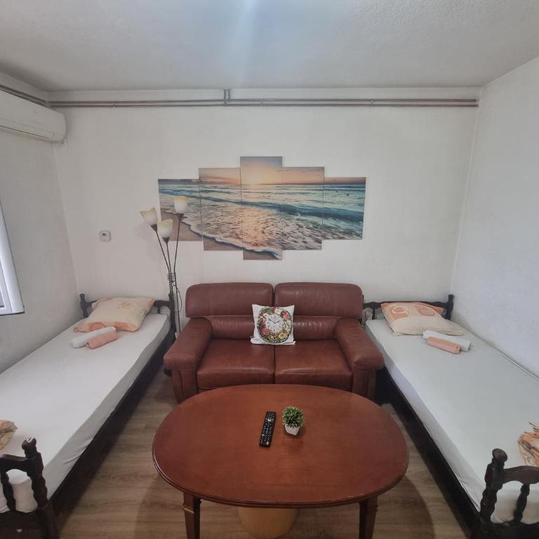 Apartments Vukmarković - Dvokrevetna Soba sa Zasebnim Krevetima i Zajedničkim Kupatilom - 4