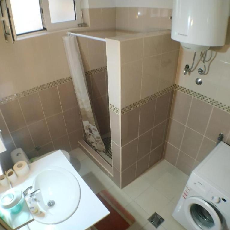Apartments Vukmarković - Dvokrevetna Soba sa Zasebnim Krevetima i Zajedničkim Kupatilom - 6