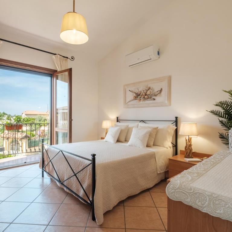 Mare e Centro 5 min auto - con Wi-fi, Netflix e A-C - Casa con 2 Camere da Letto - 4