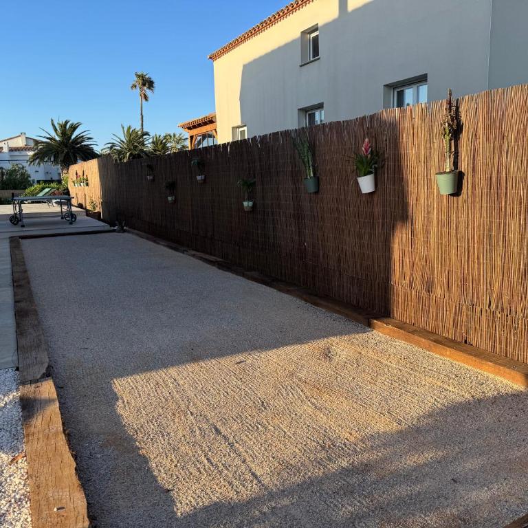 Villa Moana Lagune 4 chambres, 4 salles de bain, piscine privative chauffée à 30 degrés toute l année, balnéo, terrain de pétanque privé, ping-pong - Villa - 6