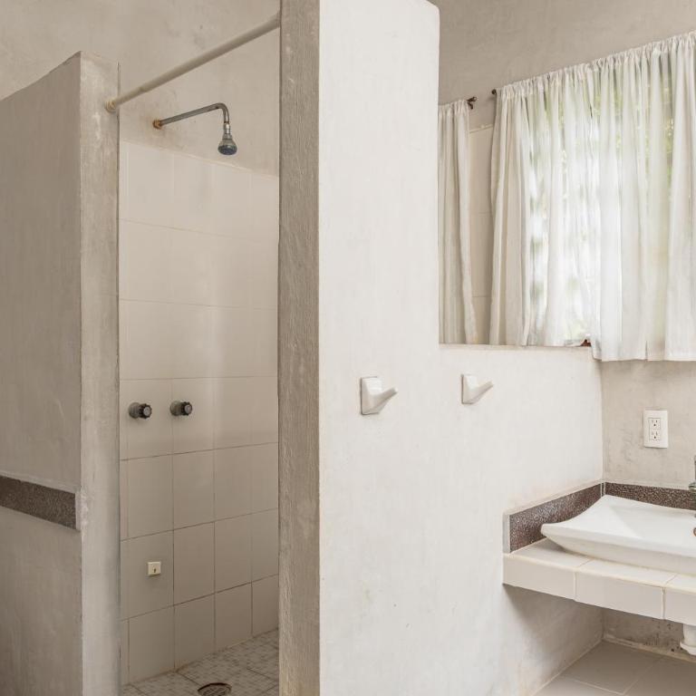 Hokhmah Heart Hotel - Deluxe Quadruple Room - 2