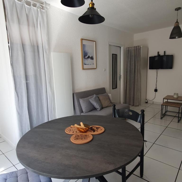 Beau studio rénové en centre-ville de Sète - Apartment mit 1 Schlafzimmer - 2