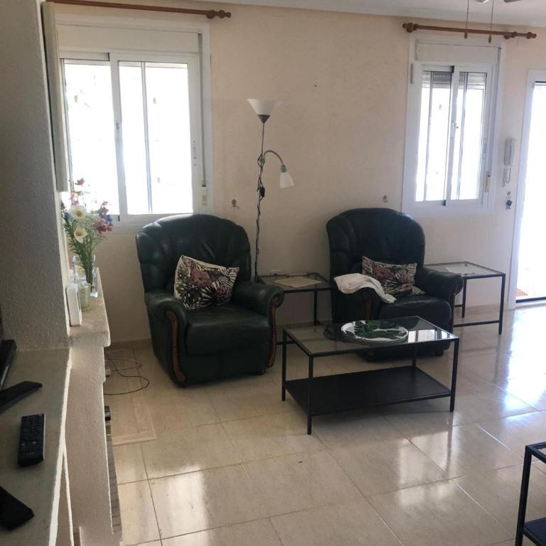house with flowers - Three-Bedroom House - 15