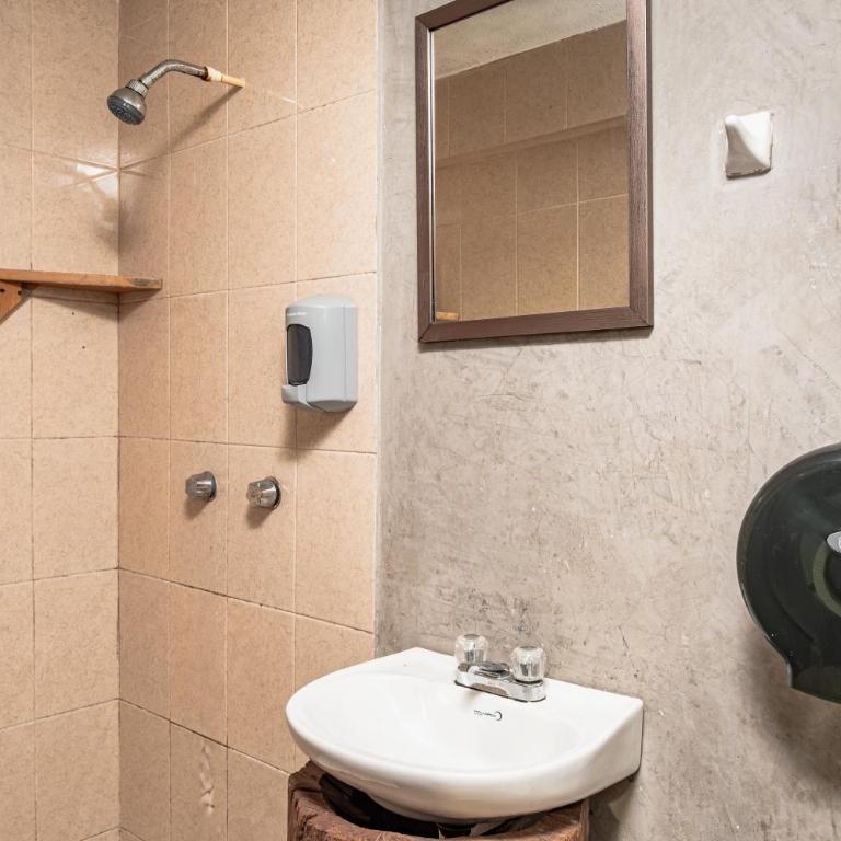 Hokhmah Heart Hotel - Classic Quadruple Room - 5