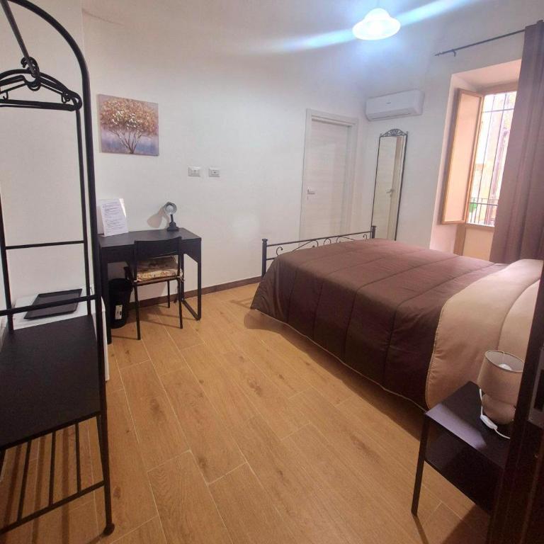 Dolce Catania - Double Room with Private Bathroom - 5