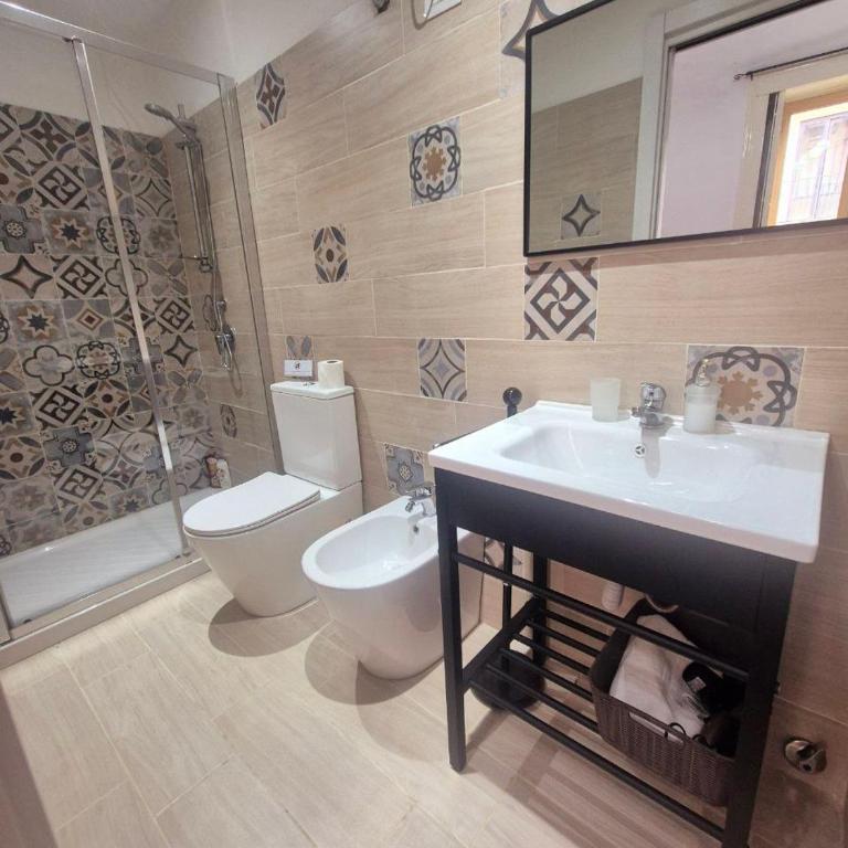 Dolce Catania - Triple Room with Private Bathroom - 15