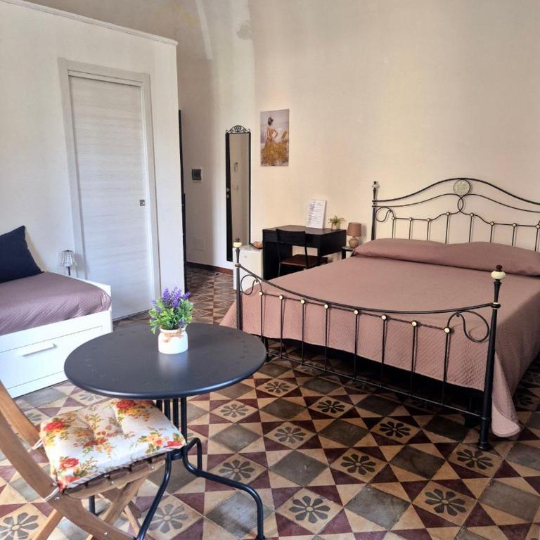 Dolce Catania - Family Room with Private Bathroom - 9