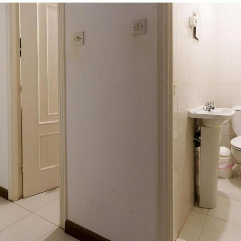 Hostal San Pelayo - Habitación Cuádruple con baño compartido - 4