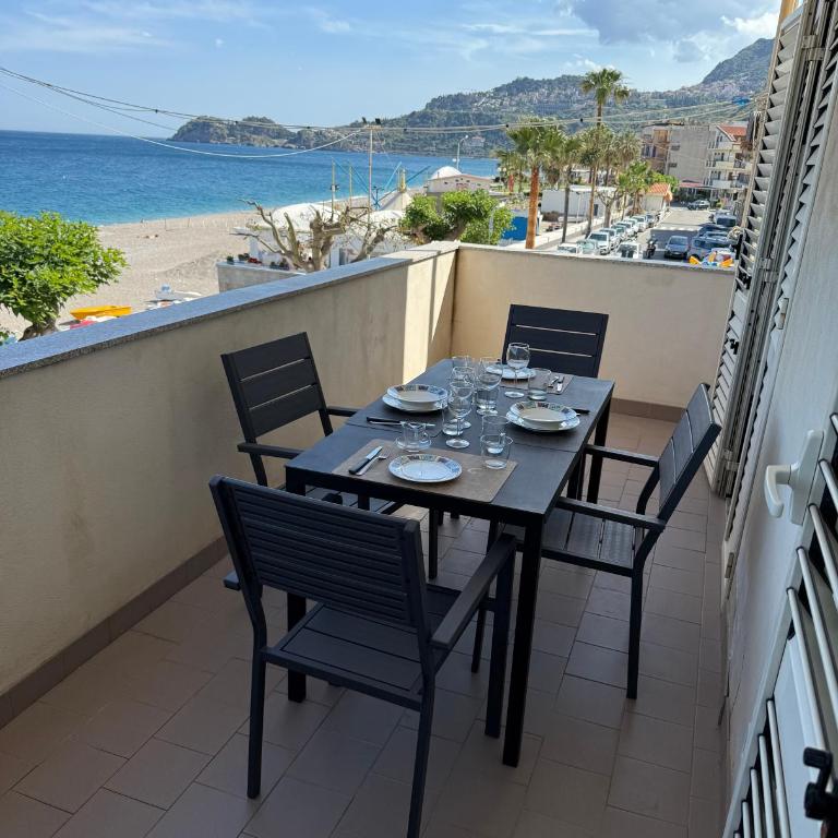 FAMILY HOUSE Letojanni Taormina - Appartamento con 2 Camere da Letto e Vista Mare - 1
