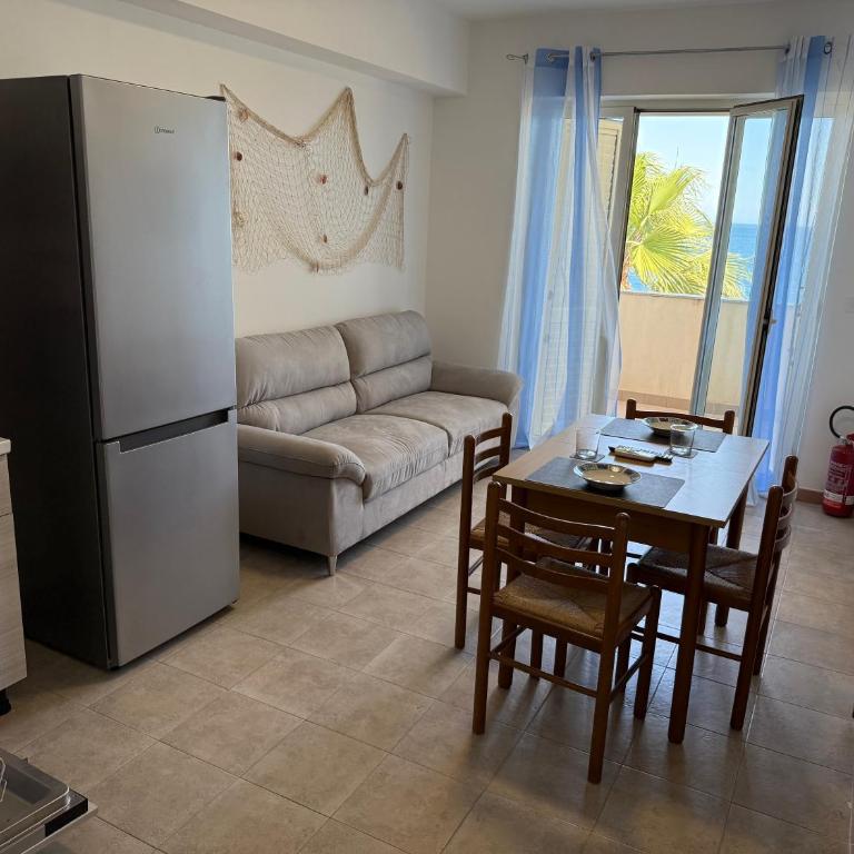 FAMILY HOUSE Letojanni Taormina - Appartamento con 2 Camere da Letto e Vista Mare - 3