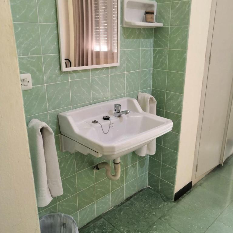 Hostal Torre Mar - Habitación Doble con baño compartido y terraza - 2 camas - 14