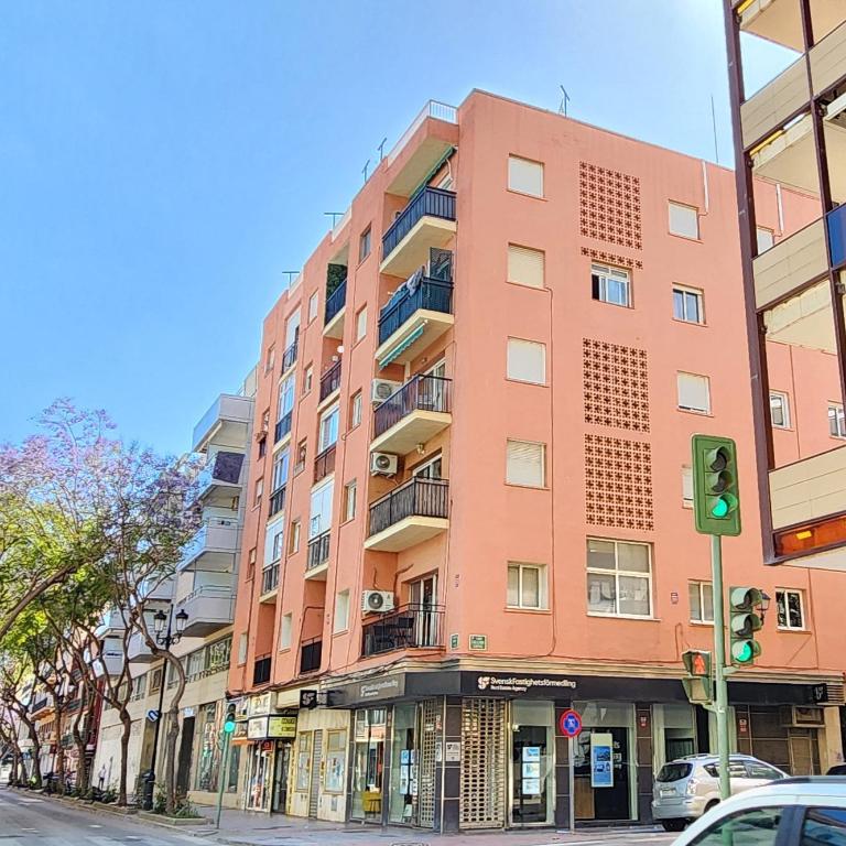 Stunning Fuengirola Gem with city and sea views - Apartamento de 2 dormitorios - 18