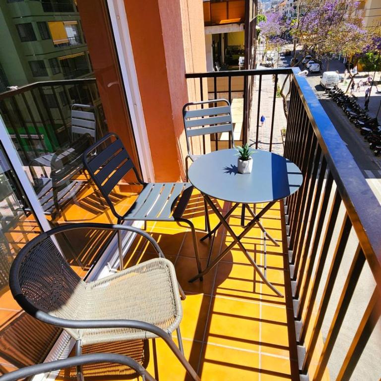 Stunning Fuengirola Gem with city and sea views - Apartamento de 2 dormitorios - 17