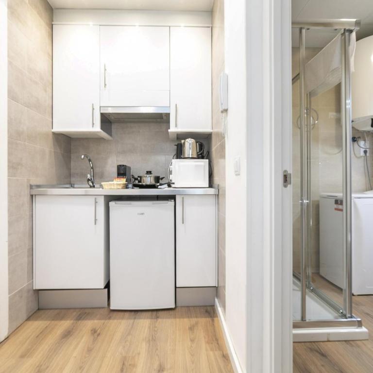 Classy III - Ferga Suites - Deluxe King Studio - 9