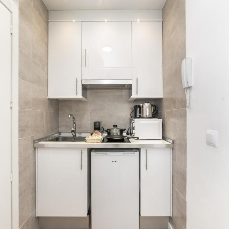 Classy III - Ferga Suites - Deluxe King Studio - 14
