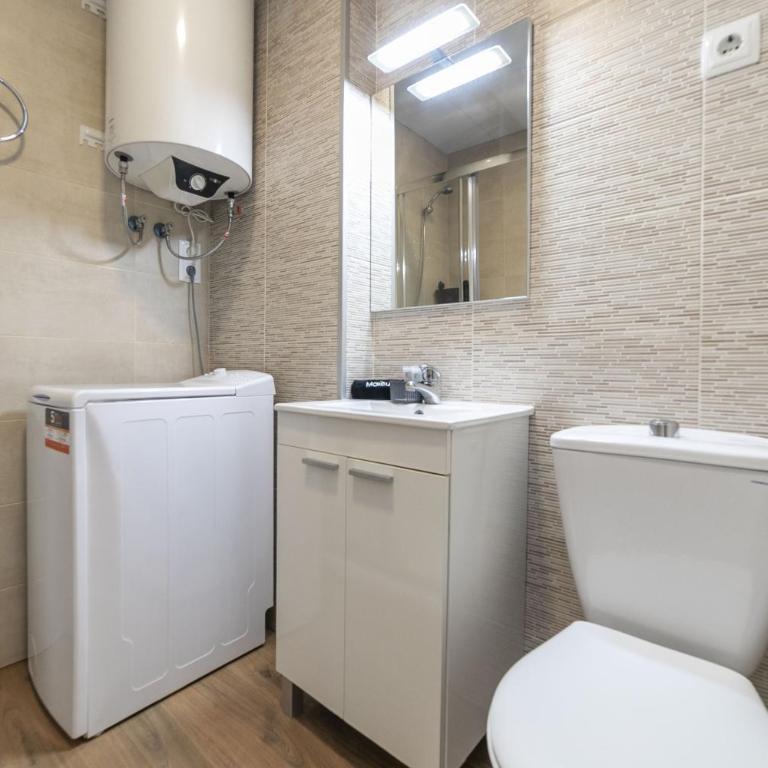 Classy III - Ferga Suites - Deluxe King Studio - 18