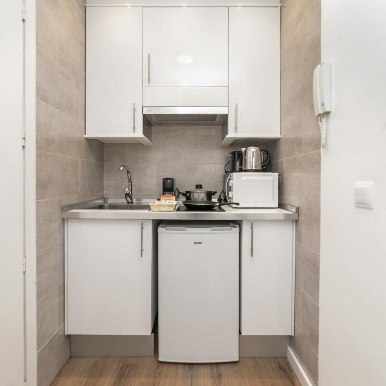 Classy III - Ferga Suites - Deluxe King Studio - 19