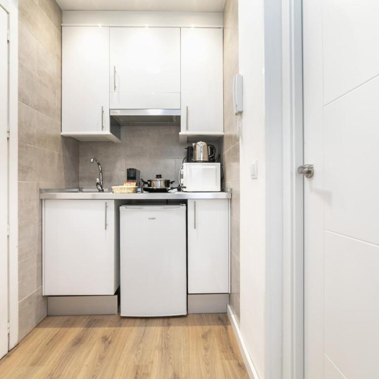 Classy III - Ferga Suites - Deluxe King Studio - 4