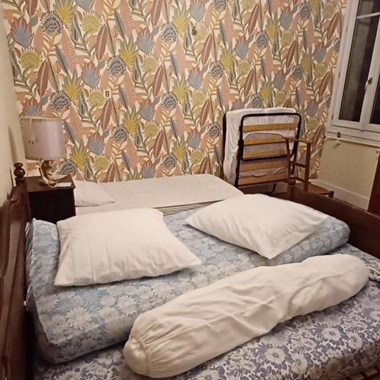 Chez Virginie - chambre du Bourg - Chambre Quadruple avec Salle de Bains Privative - 16