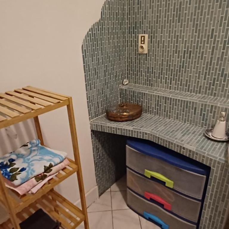 Chez Virginie - chambre du Bourg - Chambre Quadruple avec Salle de Bains Privative - 20