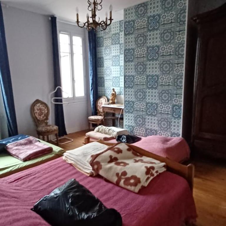 Chez Virginie - chambre du Bourg - Chambre Familiale avec Salle de Bains Privative - 11