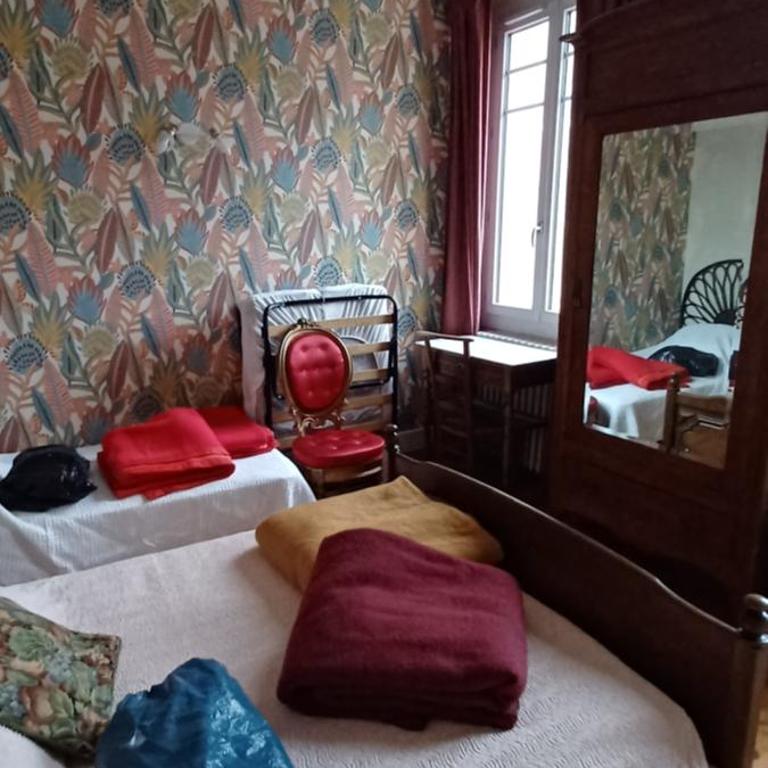 Chez Virginie - chambre du Bourg - Chambre Quadruple avec Salle de Bains Privative - 29