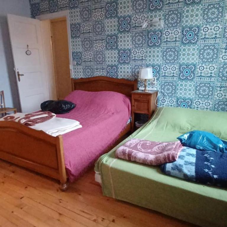 Chez Virginie - chambre du Bourg - Chambre Familiale avec Salle de Bains Privative - 19
