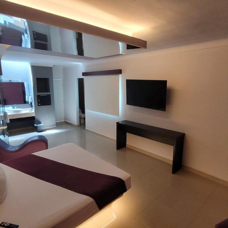 Motel Real de Queretaro - Deluxe Room - 7