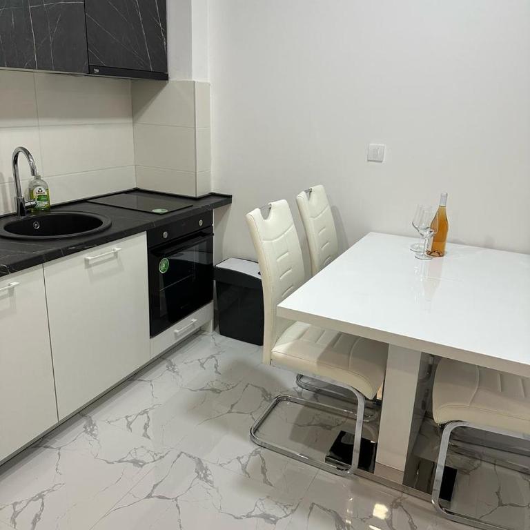 VANjA Apartment - One-Bedroom Apartment - 4