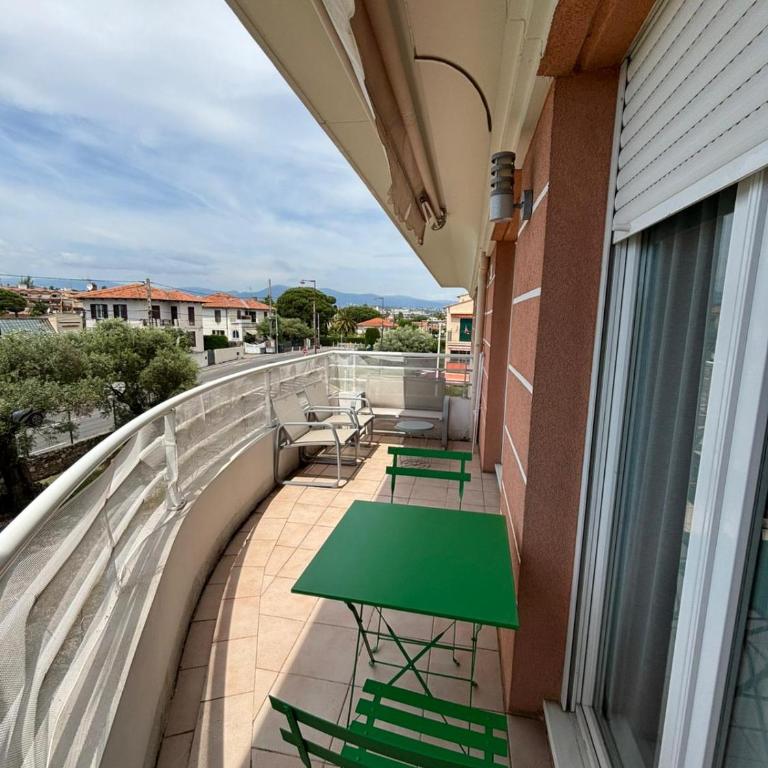 Charmant 2 pieces avec parking privé et piscine - Apartment mit 1 Schlafzimmer - 5