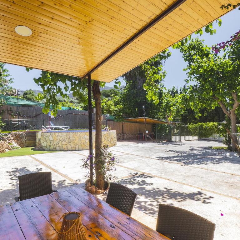Cubo's Finca la Rosa del Zangano - Three-Bedroom House - 15