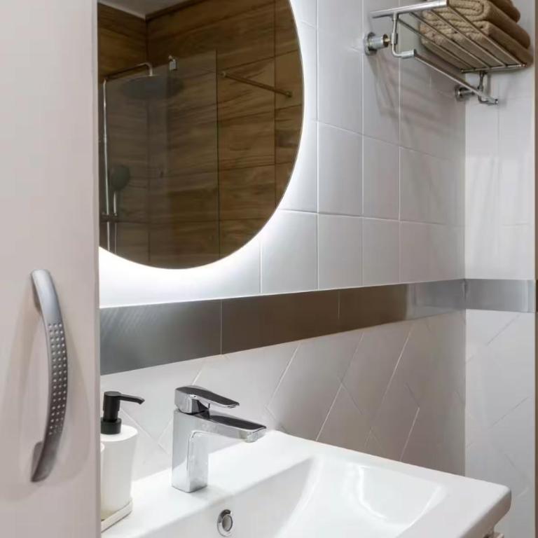 Estudio moderno con parking, frente al Palacio de Congresos - Apartamento de 1 dormitorio - 4