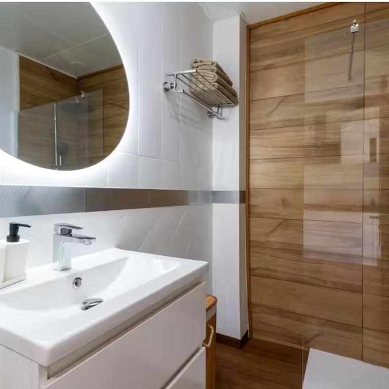 Estudio moderno con parking, frente al Palacio de Congresos - Apartamento de 1 dormitorio - 19