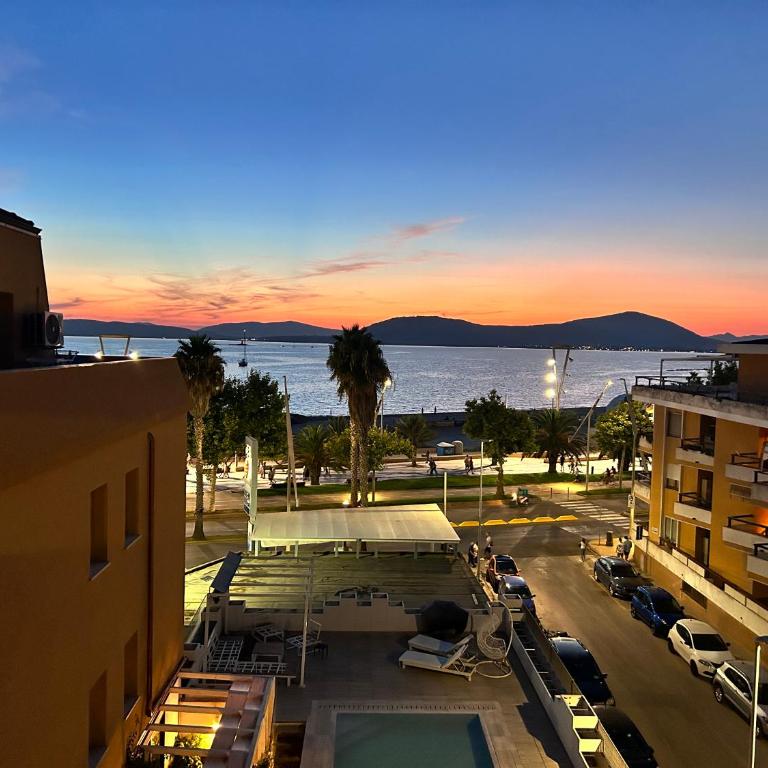 Attico - Three-Bedroom Apartment with Sea View - 1