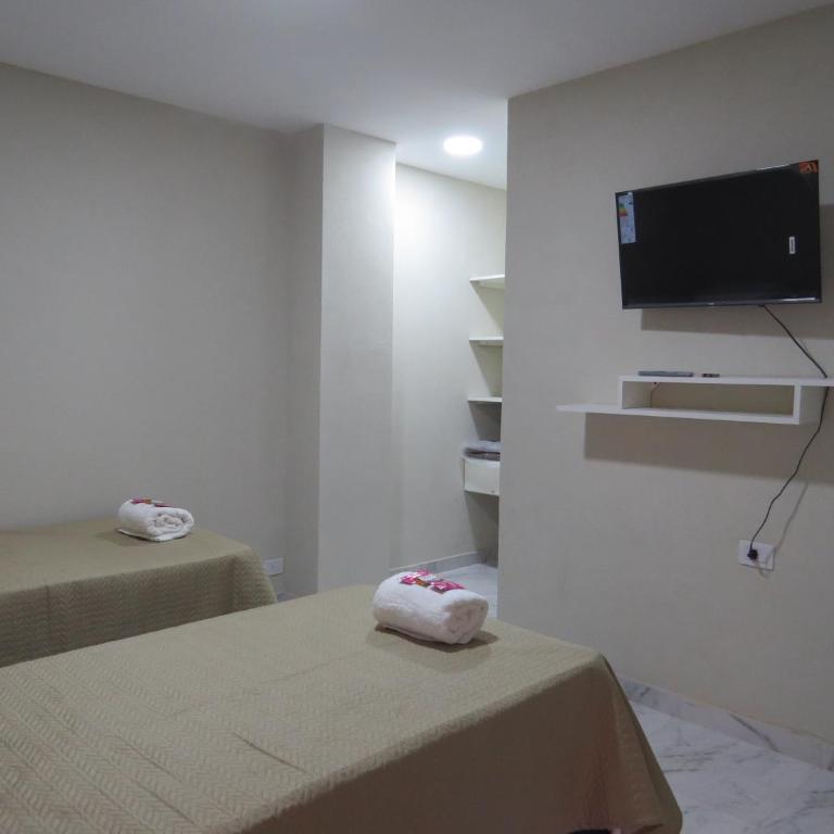 HABITACIONES y DEPARTAMENTO TERMINAL - Habitación Doble con baño privado - 2 camas - 9