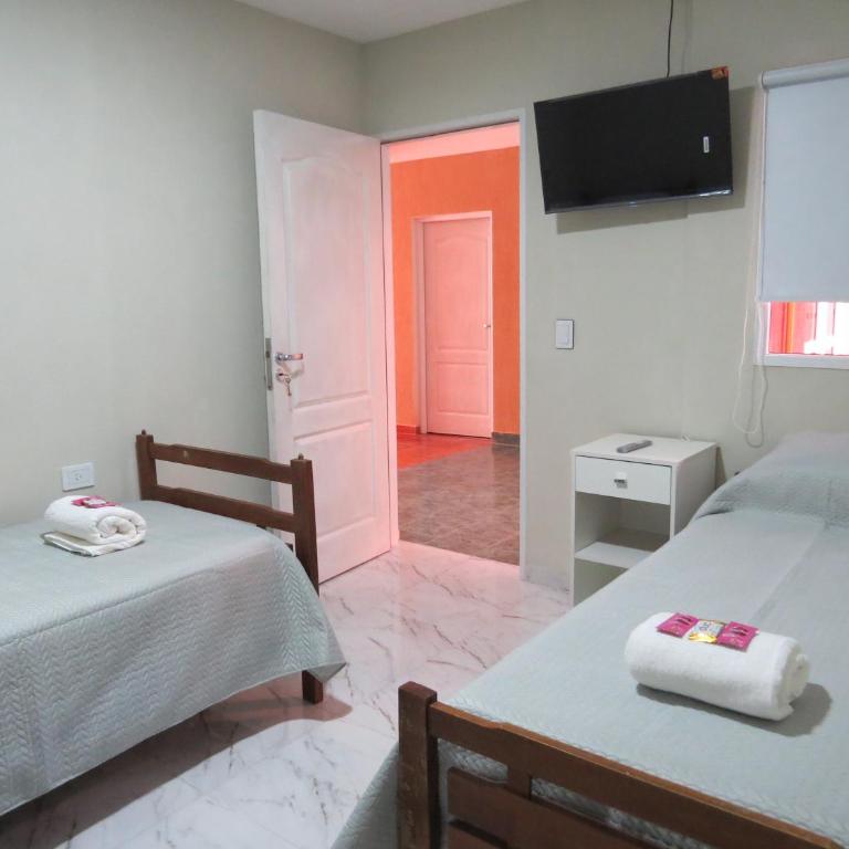 HABITACIONES y DEPARTAMENTO TERMINAL - Habitación Doble con baño privado - 2 camas - 12