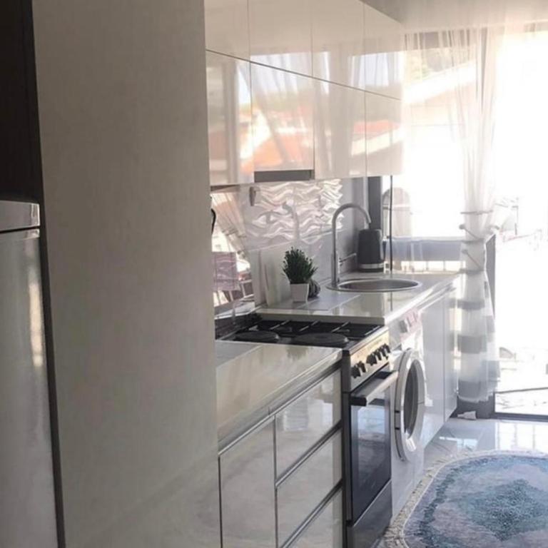 Royal View Apartments - One-Bedroom Apartment - 3