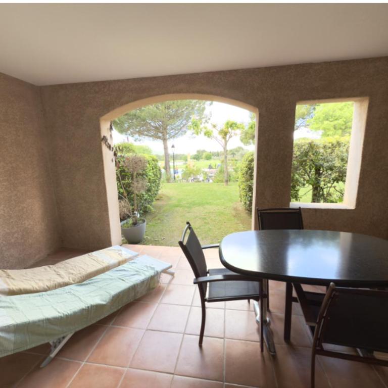 Appartement de charme sur le domaine de Pont Royal à Mallemort, en rez-de-jardin avec terrasse & piscine et vue sur le Golf - Appartement 1 Chambre - 8