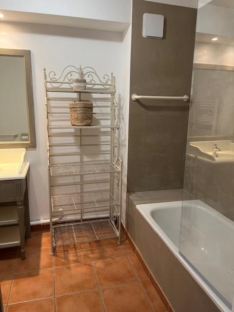 Appartement de charme sur le domaine de Pont Royal à Mallemort, en rez-de-jardin avec terrasse & piscine et vue sur le Golf - Appartement 1 Chambre - 11