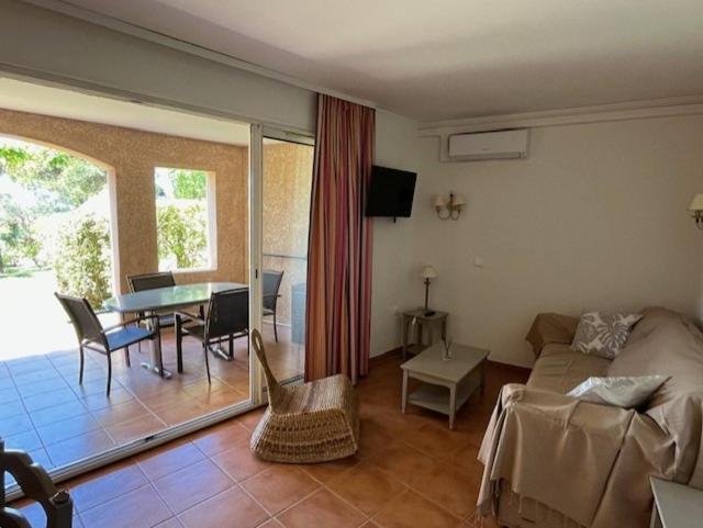 Appartement de charme sur le domaine de Pont Royal à Mallemort, en rez-de-jardin avec terrasse & piscine et vue sur le Golf - Appartement 1 Chambre - 14